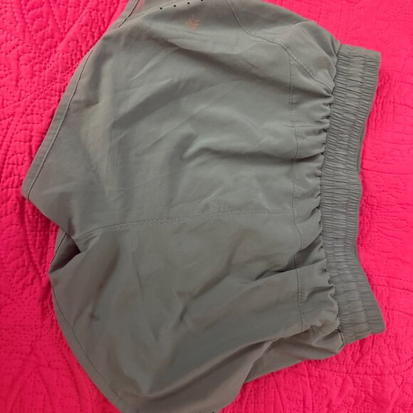 shorts all in motion - Picture 3 of 5